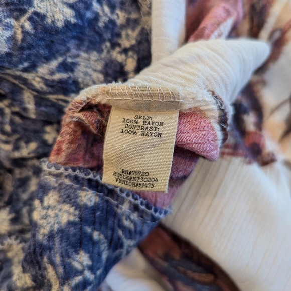 Gimmick Cream Floral Tank - Picture 6 of 7